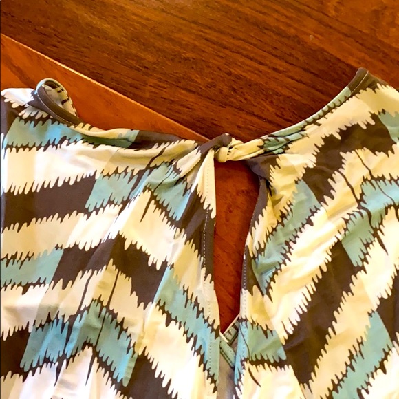 BCBG top size small - Picture 2 of 5